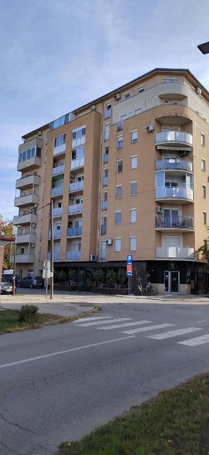 Kikinda Lux Apartman Ava מראה חיצוני תמונה